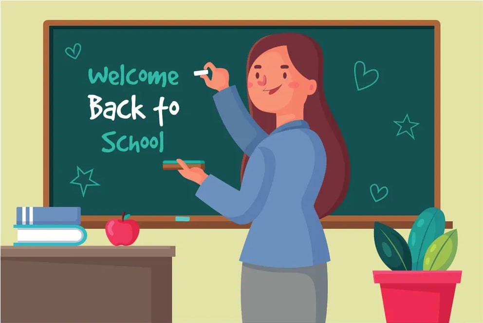 Escena de una maestra escribiendo 'Welcome Back to School' en una pizarra verde, con libros, una manzana y una planta en macetero.