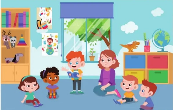 Ilustración de un aula con estanterías, libros, pósteres, ventanas con árbol y nubes afuera, una maestra sentada con un libro y cinco niños alrededor.