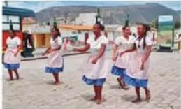 Comunidad afroecuatoriana del Valle del Chota bailando bomba.