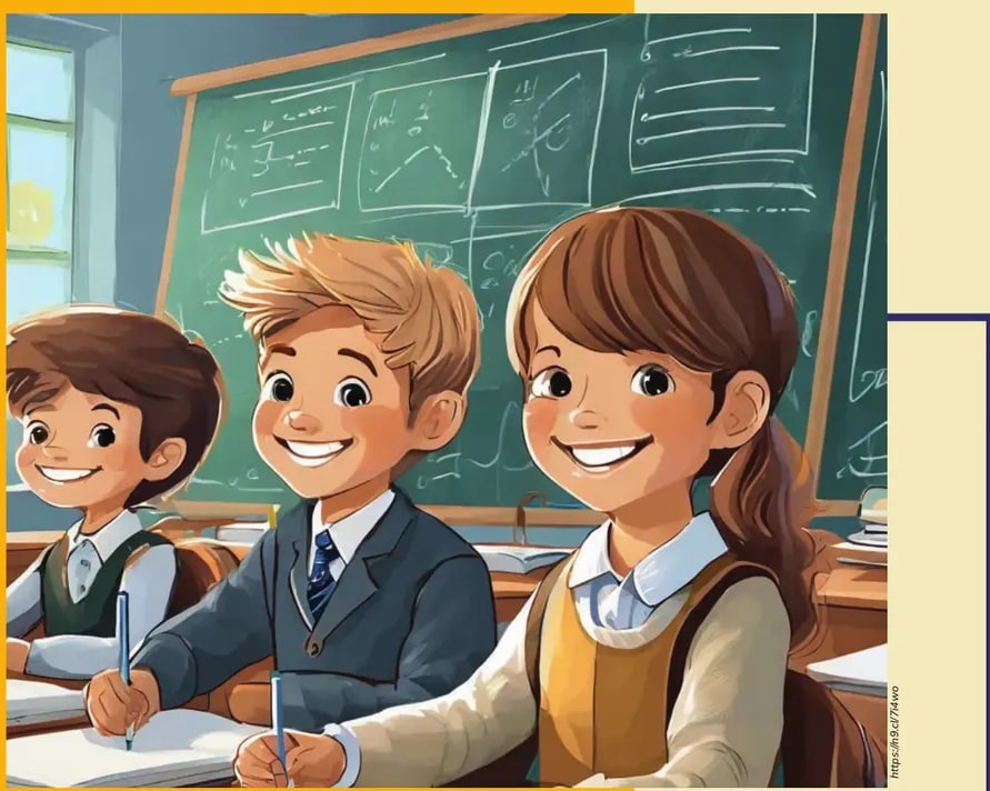 Ilustración a color de tres niños (dos niños y una niña) sonrientes en un aula, sentados en pupitres con cuadernos y bolígrafos. Detrás de ellos hay una pizarra verde con anotaciones.