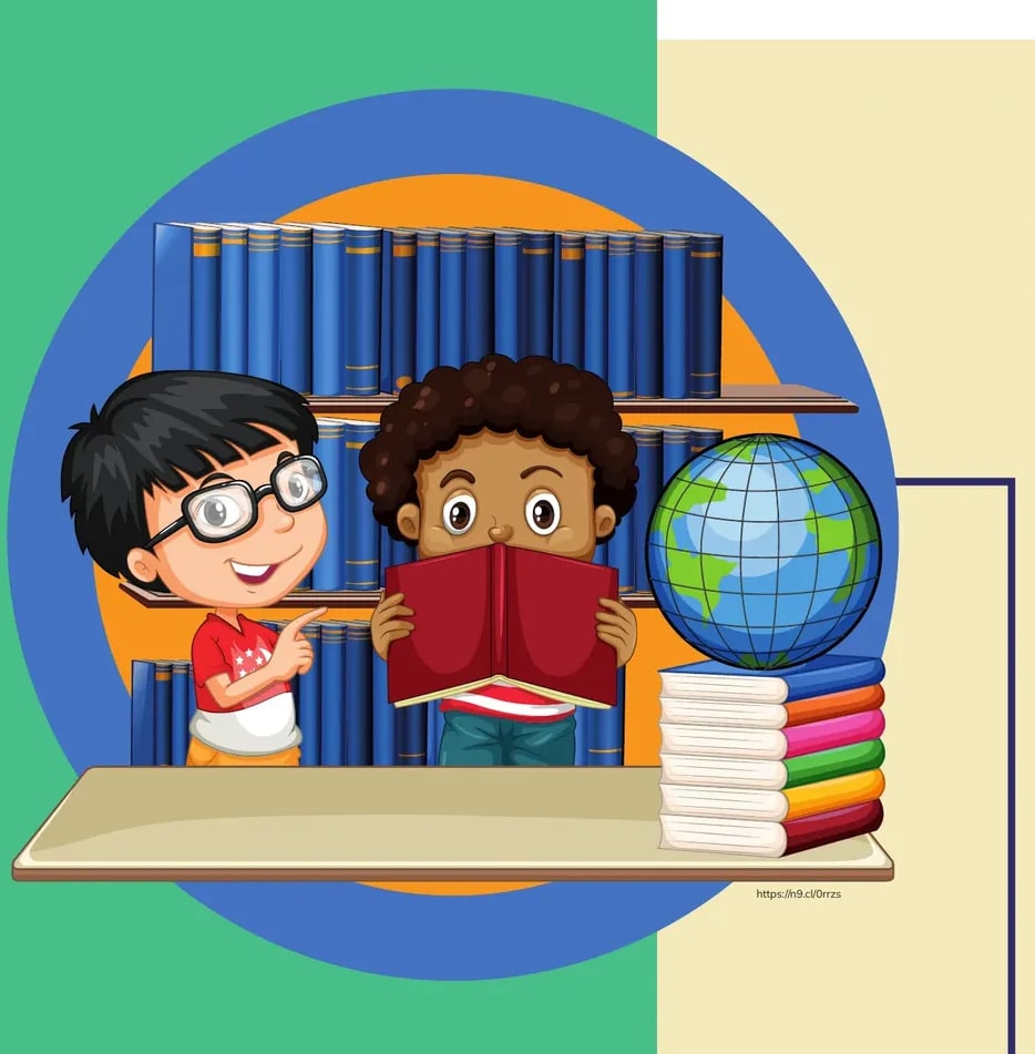 Ilustración de dos niños: uno con gafas y camiseta roja señalando, otro leyendo un libro rojo. Detrás hay estantería con libros azules; al lado, un globo terráqueo y pila de libros de colores.