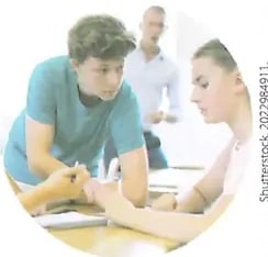 Figura 4 de Matematica · 8 EGB · 2025