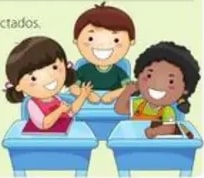 Tres niños conversando en sus bancas; viñeta de competencia matemática con globos de diálogo de colores.
