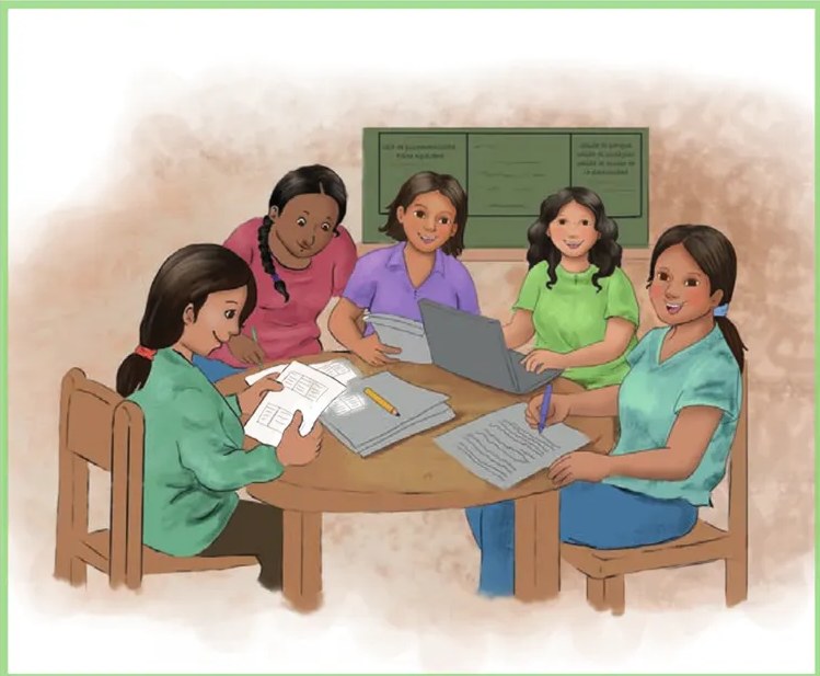 Ilustración a color de cinco docentes (mujeres) sentadas alrededor de una mesa redonda de madera, trabajando colaborativamente con documentos, una laptop y cuadernos. Al fondo hay una pizarra verde con papeles. Representa el trabajo colegiado de docentes de educación inicial en la planificación.