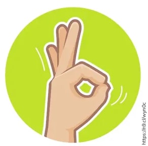 Mano formando un círculo con pulgar e índice (gesto A-okay) sobre fondo verde.