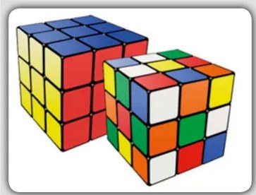 Fotografía de un cubo Rubik colorido con varios colores en sus caras, ilustrando la entrada Machina (cubo de seis caras).