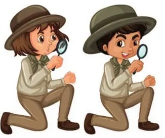 Dos niños vestidos de detectives (camisa beige, pantalón marrón, sombrero verde y marrón, lupa en mano) en pose de investigación.