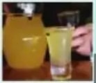 Vaso de canelazo amarillento característico de la Sierra.