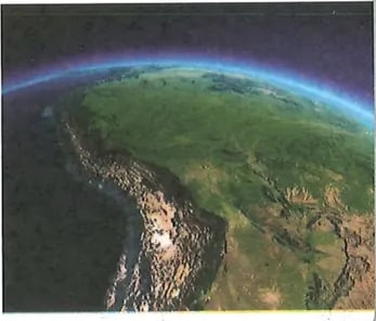 Fotografía aérea de paisaje montañoso, probablemente los Andes ecuatorianos (Unidad 6).