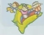 Niños con disfraces representando diversidad étnica.