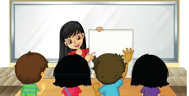 Ilustración de una maestra de cabello negro con pizarra blanca y tres estudiantes de espaldas atendiendo en clase.