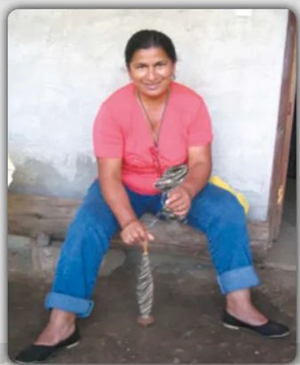 Tazón o recipiente con alimentos (posiblemente ulluco u otro tubérculo andino), ilustra la entrada Kawsay (alimento) o Kawsu (escarbador de ulluco).
