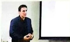 Imagen del video 'La mejor presentación de tu vida' (lynk.ec/13y02): hombre frente a pantalla blanca presentando.