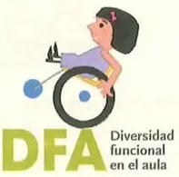 Niña en silla de ruedas (DFA) y robot amarillo (Competencia digital).