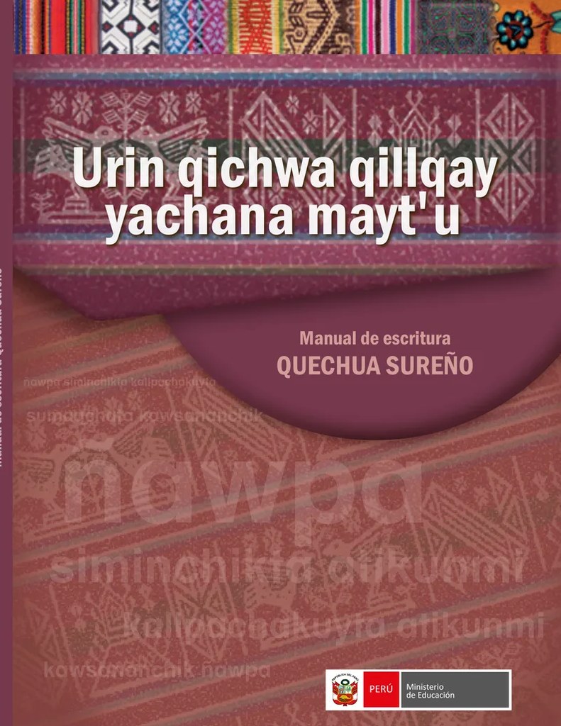Contraportada del libro: diseño con fondo de textil andino en tonos rojos y morados. Título 'Urin qichwa qillqay yachana mayt'u' en texto blanco grande, subtítulo 'Manual de escritura QUECHUA SUREÑO' en verde. Letras decorativas en quechua al fondo (ñdwpa, siminachikta, qukuyum, koligoqakeytu, ñdmr). Logos de MINEDU y Gobierno del Perú en la esquina inferior derecha.