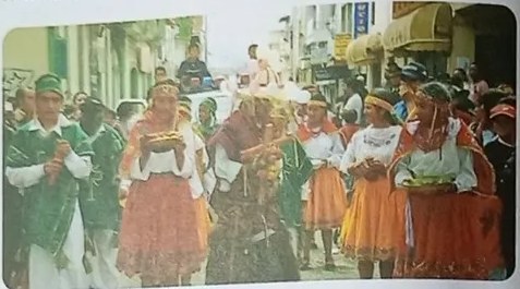 Imágenes de personas en actividades tradicionales y alimentos.