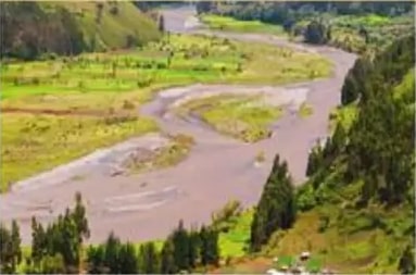 Río Chambo serpenteando por nudo del Sanancajas.